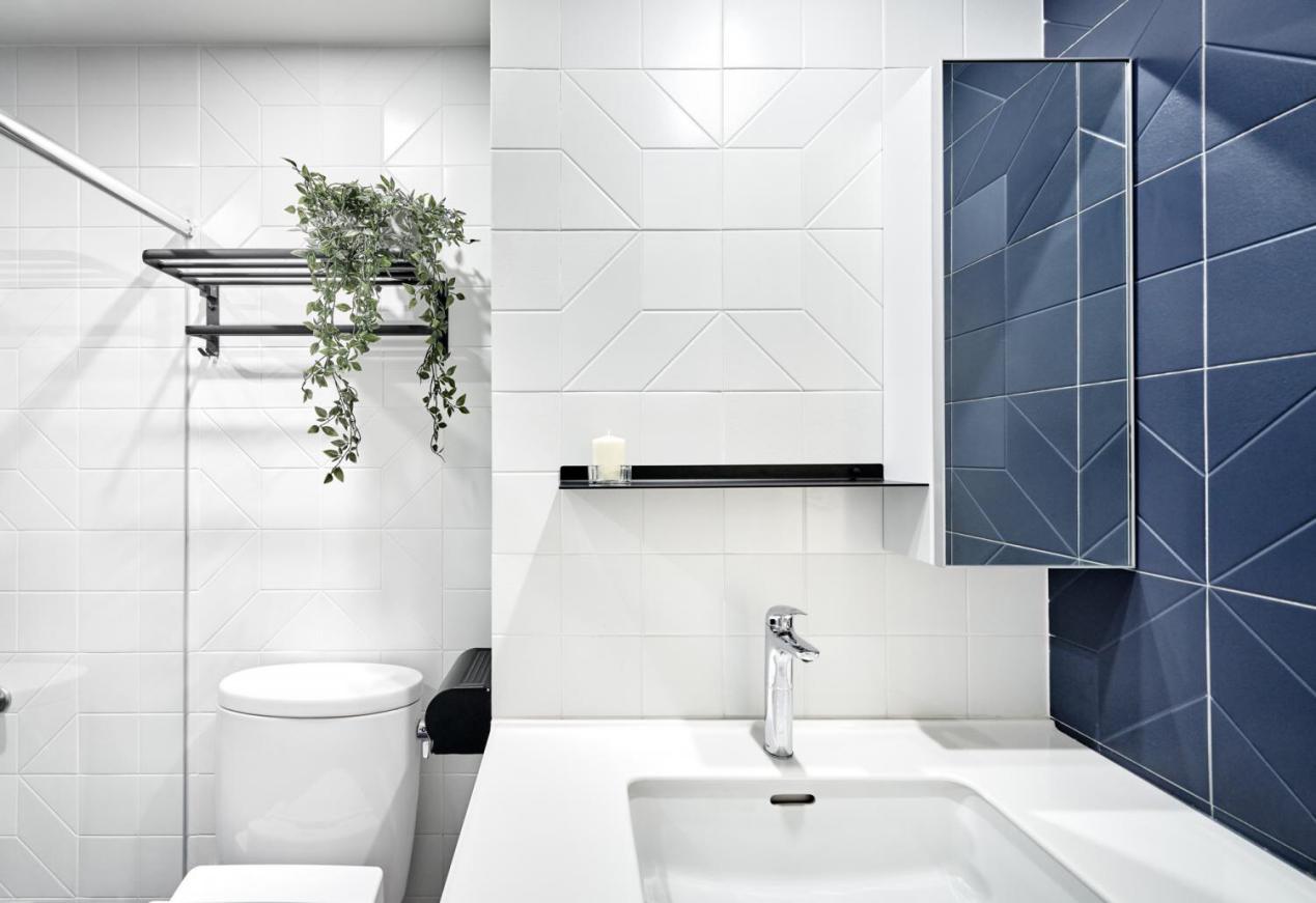 現(xiàn)代簡(jiǎn)約衛(wèi)生間裝修效果圖